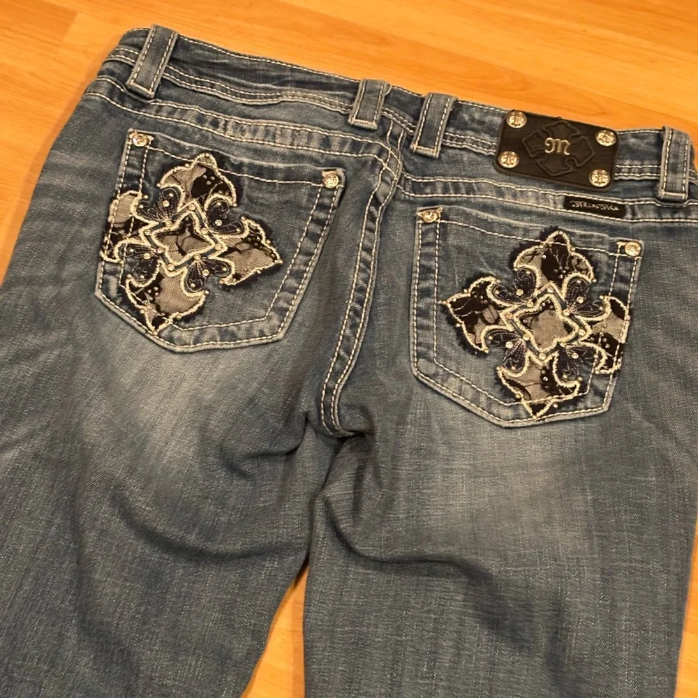Miss Me‎ Distressed Denim Jeans